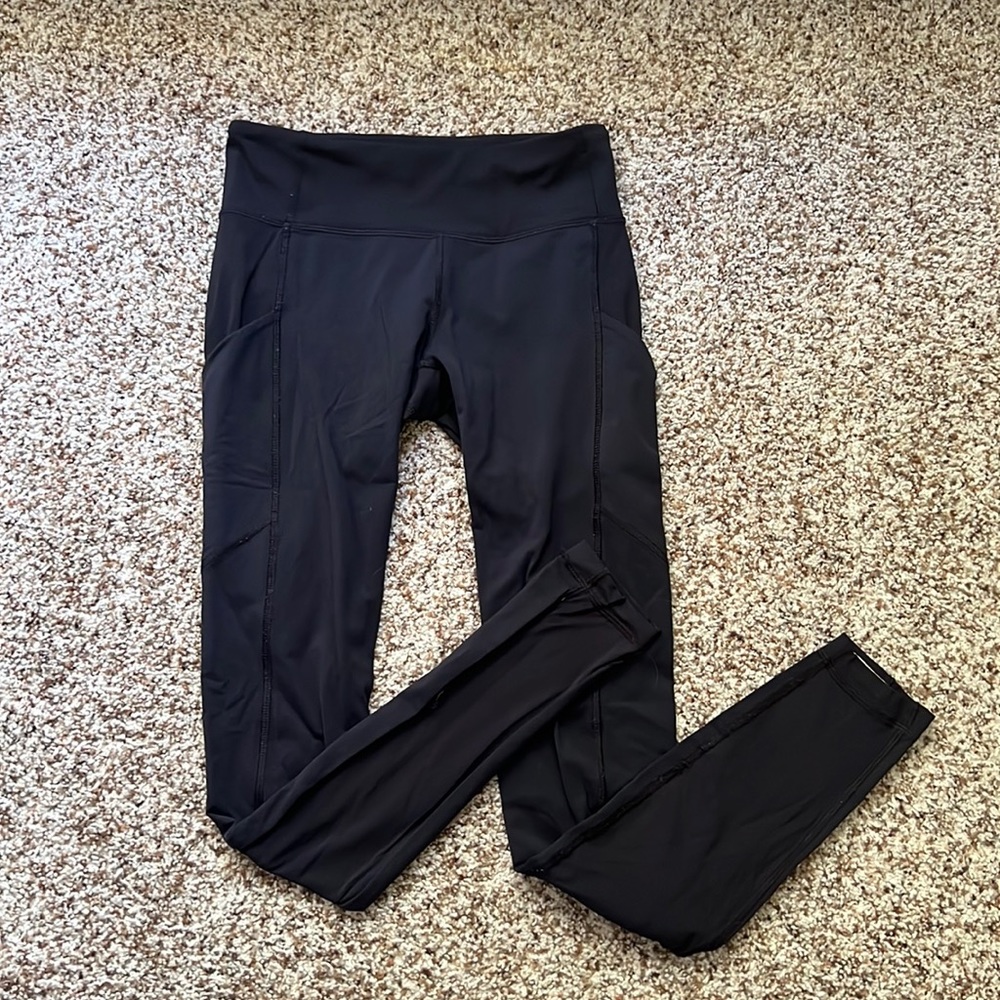 Black lululemon leggings with pockets